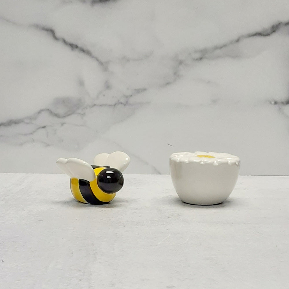 Salt & Pepper Shaker Set Bee/Daisy