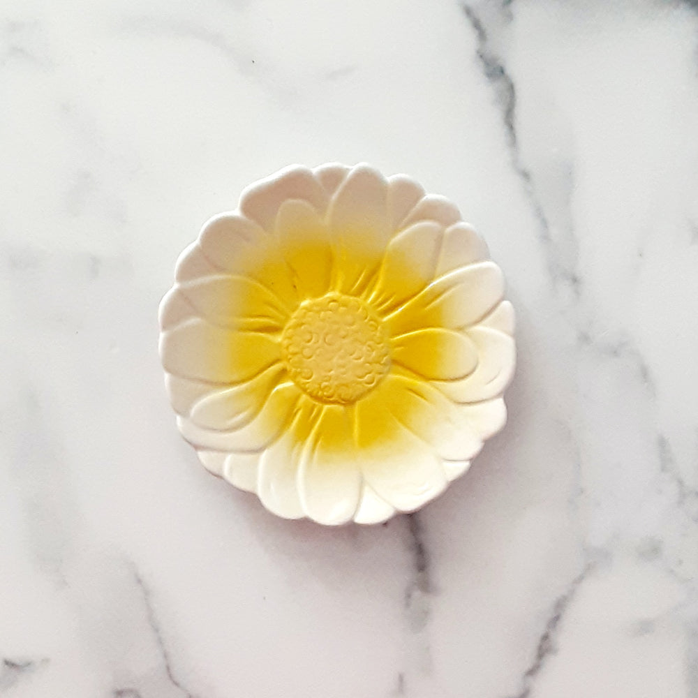 Plate Daisy Shaped Carved/Handpainted