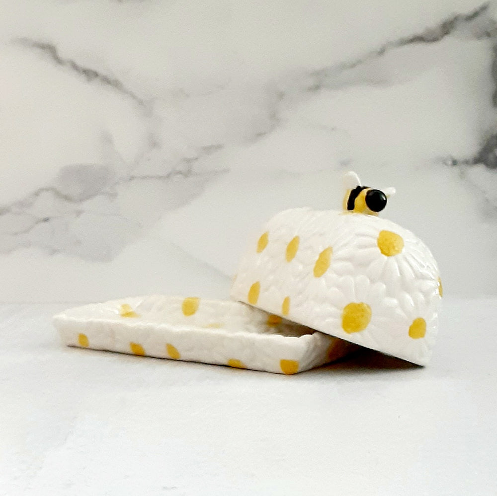 Butter Dish w/Bee Handle Daisy Carved