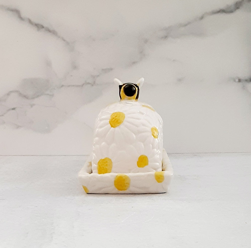 Butter Dish w/Bee Handle Daisy Carved