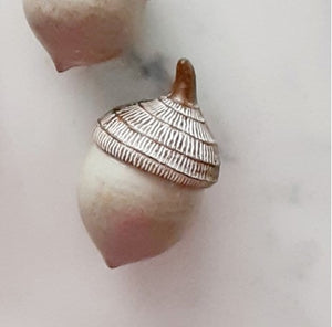 Acorn 4" Resin