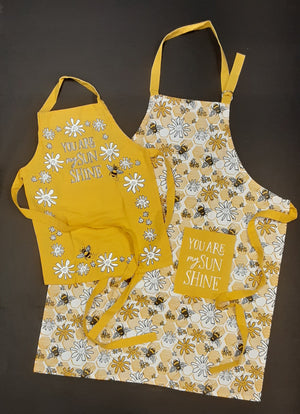 
            
                Load image into Gallery viewer, Apron You Are My Sunshine (Child)
            
        